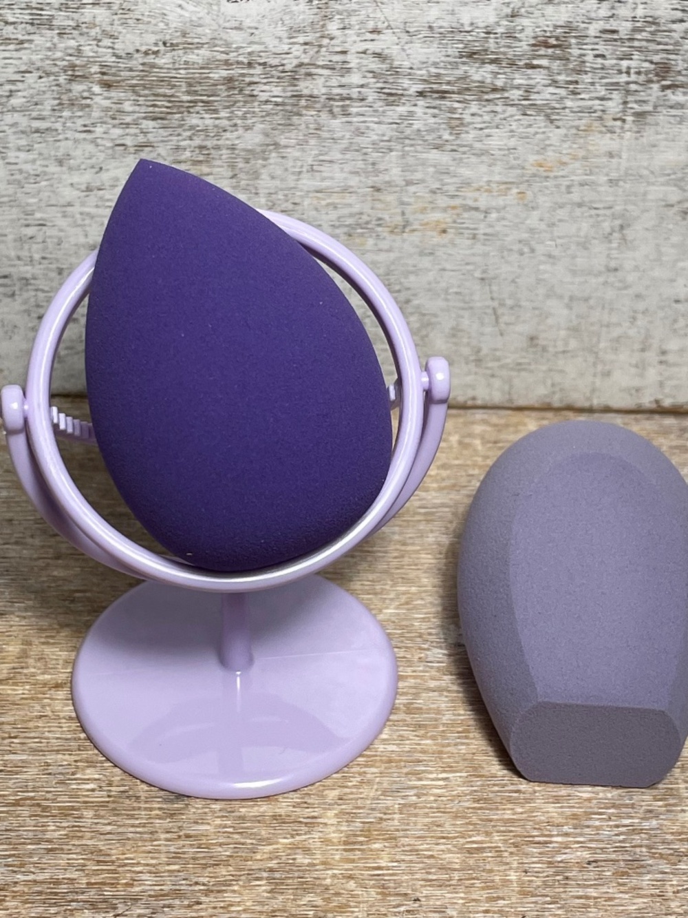 Miniso Beauty Tools: 2 Beauty Sponges, 1 Sponge Holder Set Purple Colors New